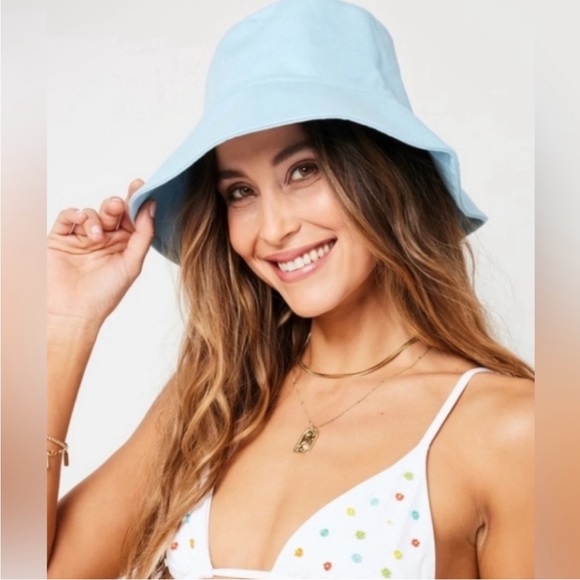 L space Poolside bucket hat - one size - nwt - canvas in a soothing blue color - Picture 2 of 2